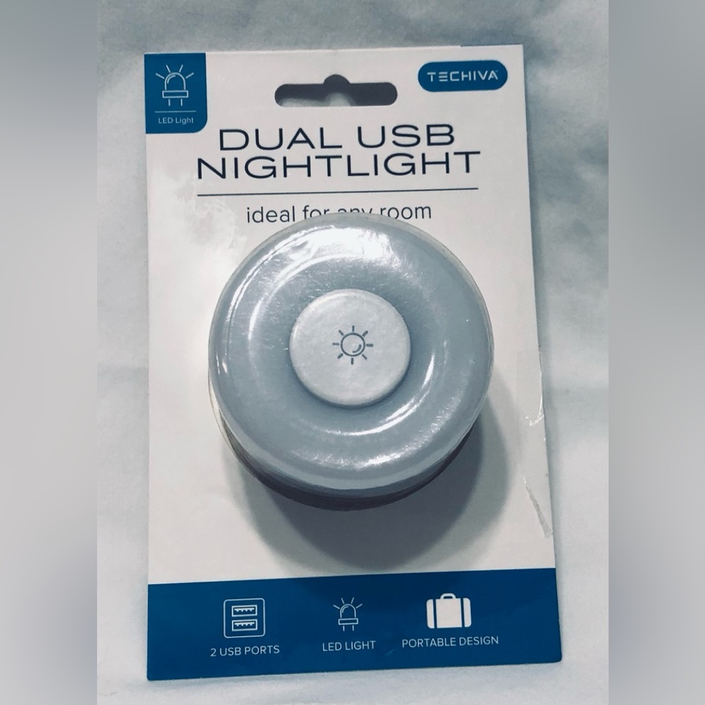 Dual USB Nigh Light Round touchable to illuminate. White.